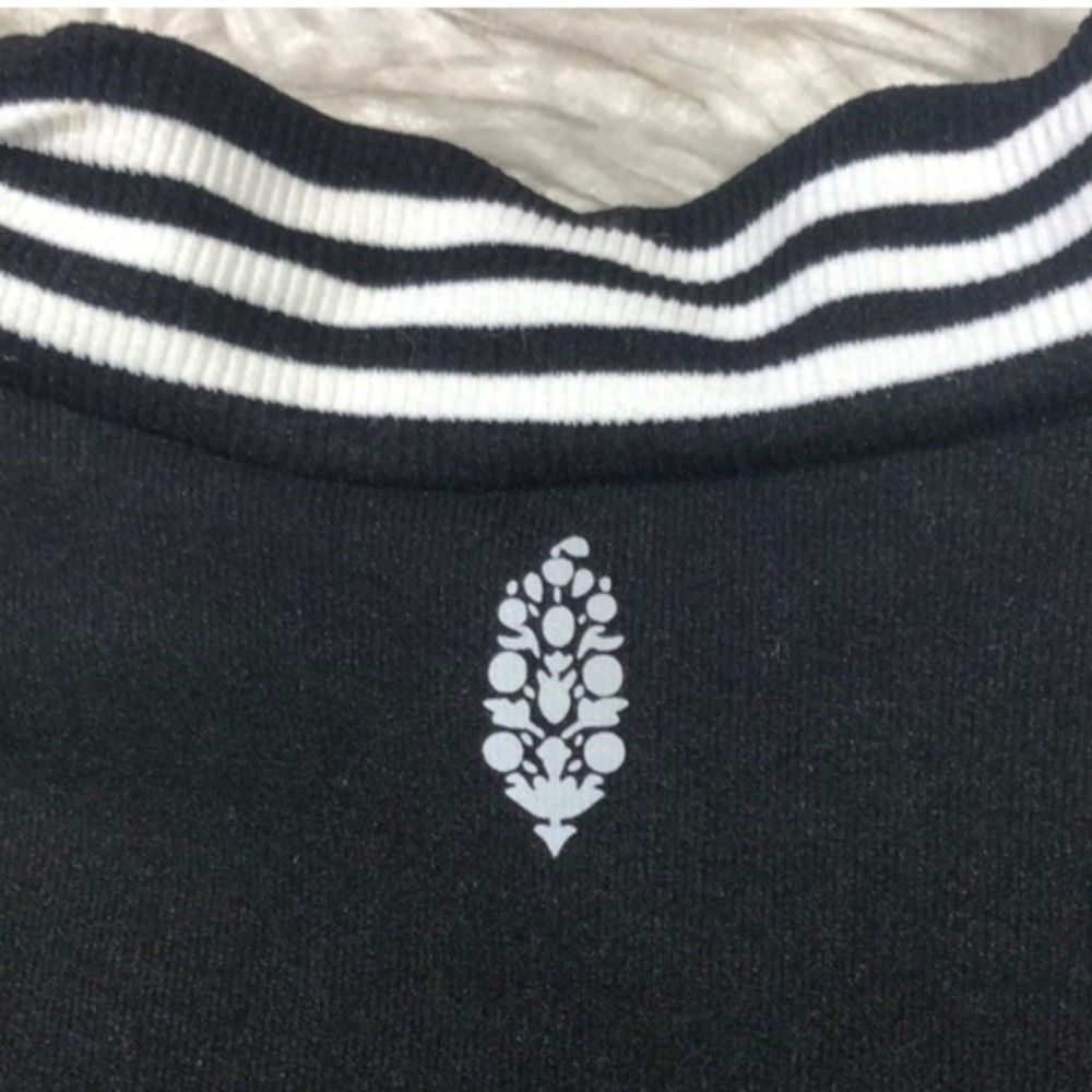 FREE PEOPLE Movement Triumph Stripe Crop Top Women's Medium Black Athleisure Y2K - Picture 4 of 13